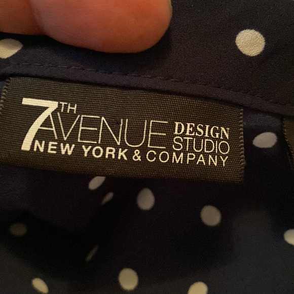 Polkadot off the shoulder 100% polyester with buttons on the side - Picture 9 of 10